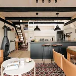 Houseboat Fred Botel Praha