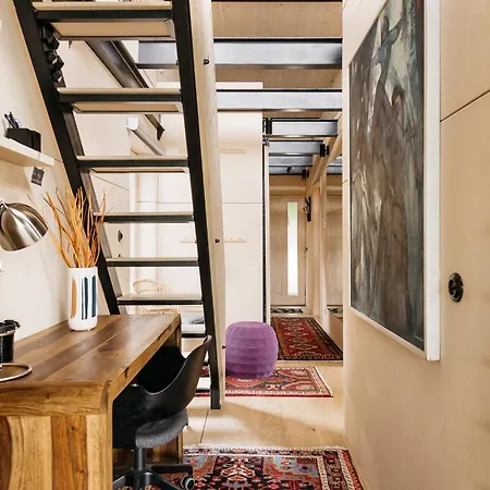 Botel Houseboat Fred Praga