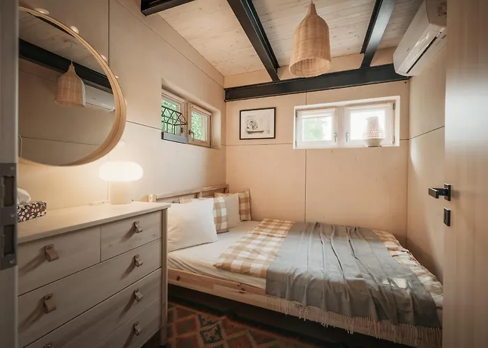Botel Houseboat Fred *