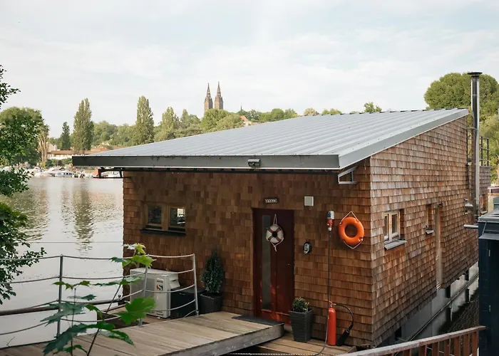 Houseboat Fred Botel Praga