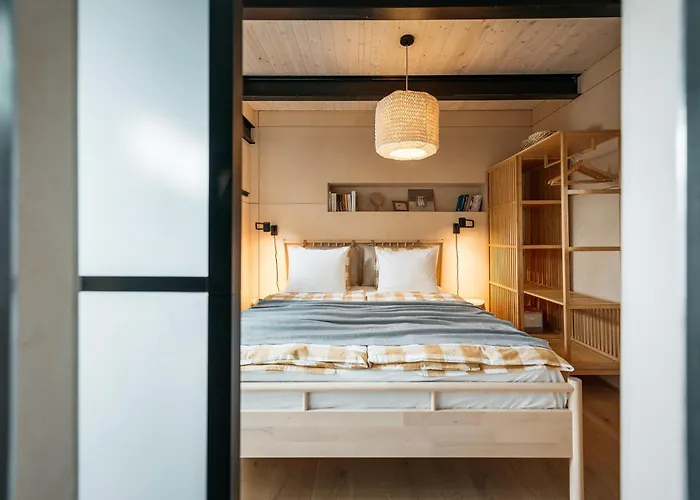 Botel Houseboat Fred *