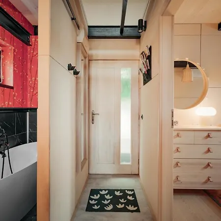 Houseboat Fred بوتيل براغ